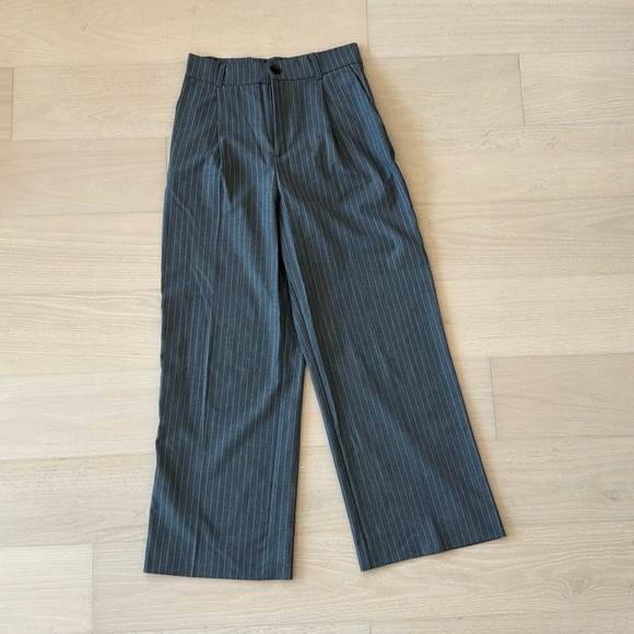 Zara Full Length Pants in grey pinstripe, size XS, tailored - Picture 2 of 4
